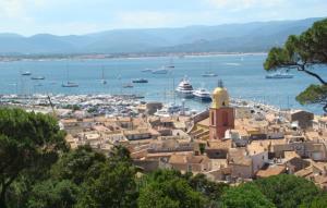 Bootscharter Cote d`Azur: Luxusyachten vor St. Tropez